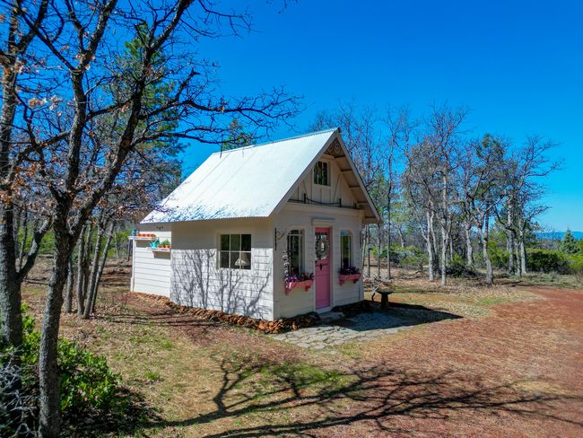 547705 Old Highway Rd, House other with 3 bedrooms, 3 bathrooms and null parking in Mcarthur CA | Image 5