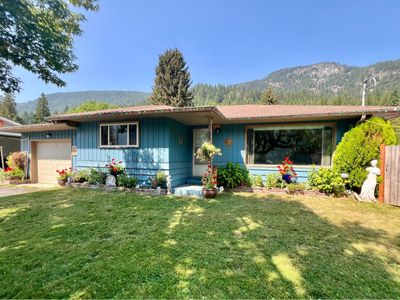 1525 Highway 3 A, House other with 3 bedrooms, 2 bathrooms and 1 parking in Thrums BC | Image 1