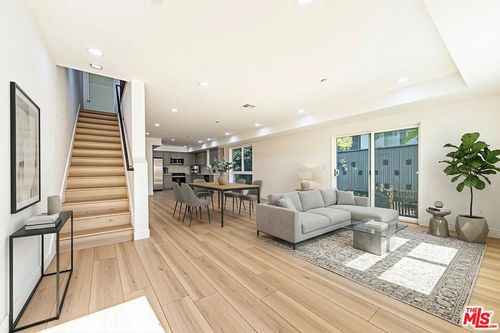 5434 Romaine St, Los Angeles, CA, 90038-3209 | Card Image