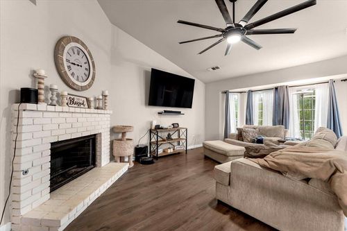 1675 Hominy Way, Redding, CA, 96003-7325 | Card Image