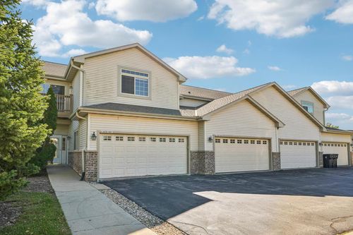 W197N16873 Stonewall Drive, Jackson, WI, 53037 | Card Image
