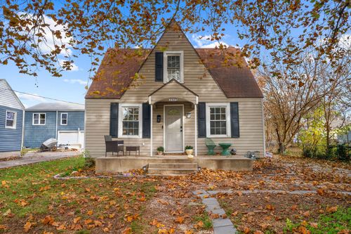 2323 W Walnut St, Springfield, MO, 65806-1433 | Card Image