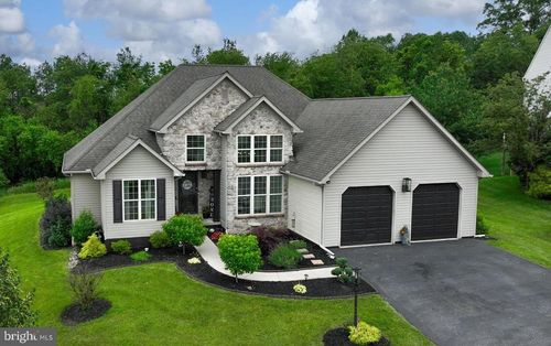558 Monarch Dr, York, PA, 17403-9003 | Card Image