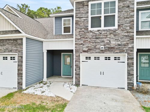 212 N Stingray Ln, Sneads Ferry, NC, 28460-6018 | Card Image