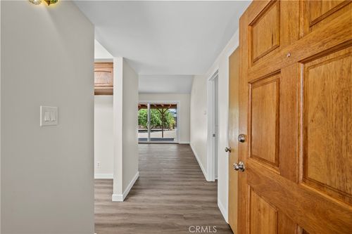 18644 Liggett St, Northridge, CA, 91324-2922 | Card Image