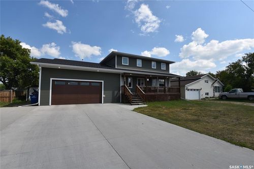 213 3rd St W, Nipawin, SK, S0E1E0 | Card Image