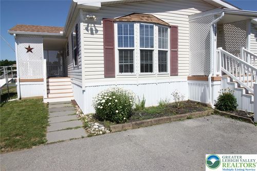 5256 Brunswick Ln, MACUNGIE, PA, 18062-8646 | Card Image