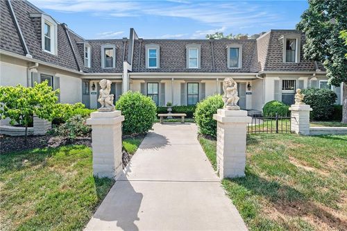 d-10758 Glenwood Street, Overland Park, KS, 66211 | Card Image