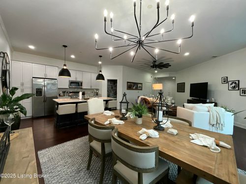 324 E Main St, Louisville, KY, 40202-1285 | Card Image