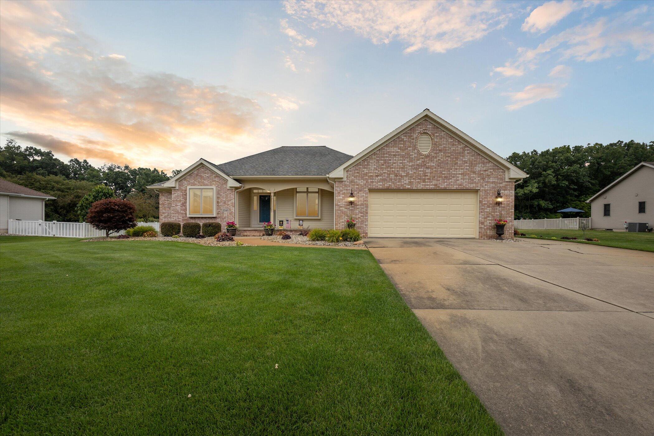 Meadowbrook Ln, Jackson, MI 49201