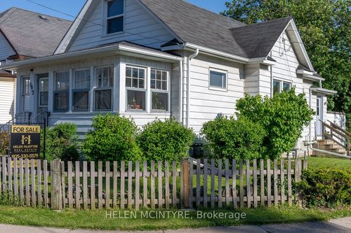 5012 Morrison St, Niagara Falls, ON, L2E2C6 | Card Image
