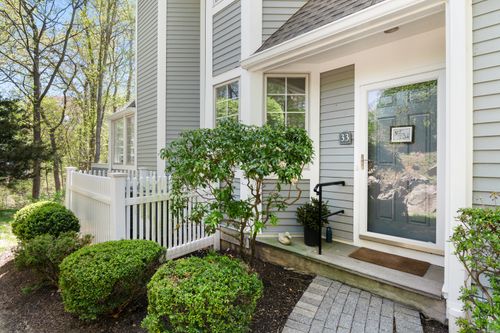 33-33 Hale Ln, Darien, CT, 06820-4434 | Card Image