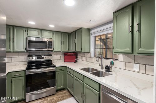 a104-8214 N 21st Dr, Phoenix, AZ, 85021-4942 | Card Image