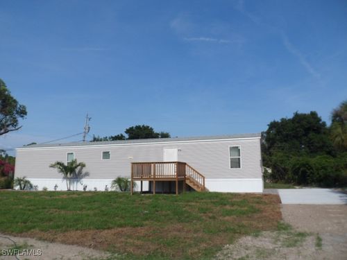 8405 Ebson Dr, NORTH FORT MYERS, FL, 33917-1606 | Card Image