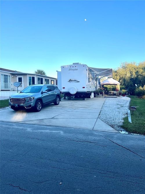 3097 Ne 102nd Avenue Rd, SILVER SPRINGS, FL, 34488-8328 | Card Image