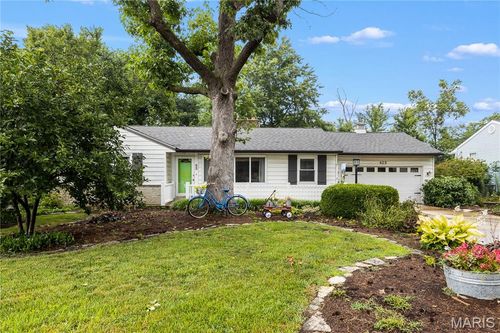 425 Linum Ln, Webster Groves, MO, 63119-4524 | Card Image