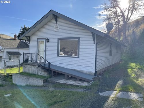 280 W Center St, Heppner, OR, 97836-2010 | Card Image