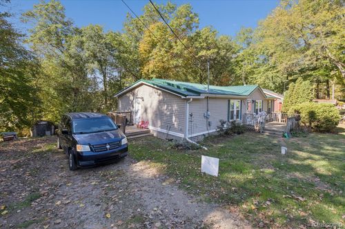 1325 Hillside Dr, Columbiaville, MI, 48421-9741 | Card Image