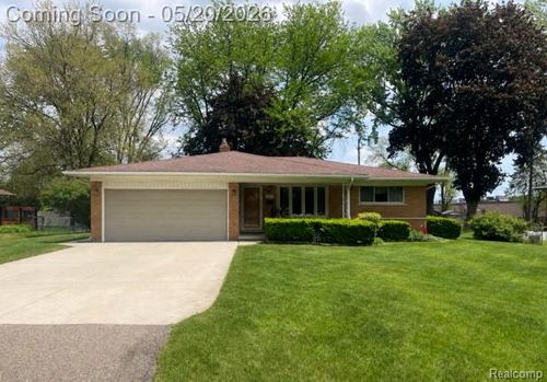 45078 Vanker Ave, Utica, MI, 48317-5580 | Card Image