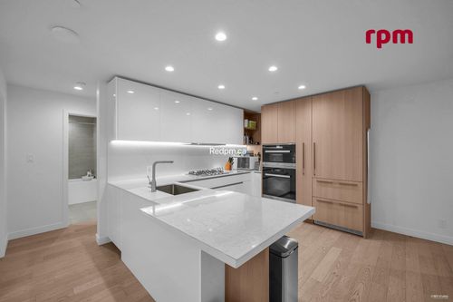 9xx-6833 Pearson Way, Richmond, BC, V7C0E8 | Card Image