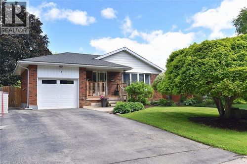 7 Monarch Court, Dundas, ON, L9H3W2 | Card Image