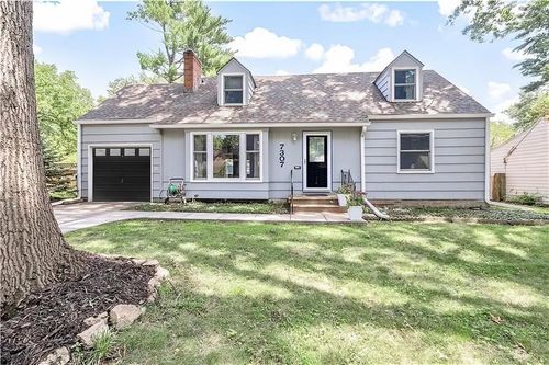 7307 Rosewood Dr, Prairie Village, KS, 66208-2458 | Card Image