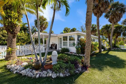 5801 Imperiore Ave, Holmes Beach, FL, 34217-1633 | Card Image