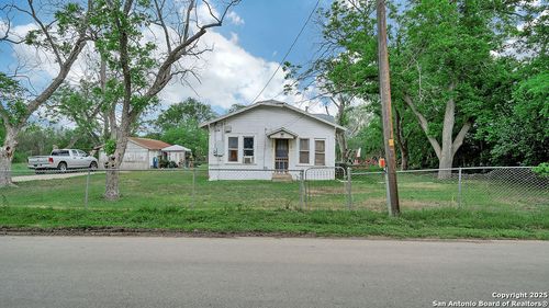 270 Country Ln, Cibolo, TX, 78108-3932 | Card Image