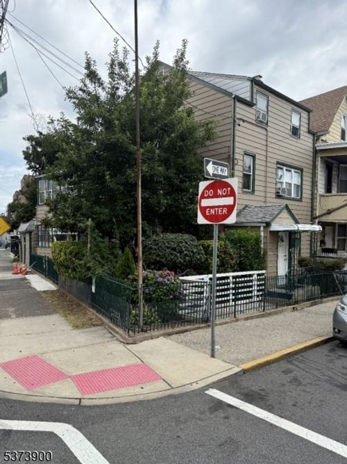 21 Mary St, Paterson, NJ, 07503-3116 | Card Image