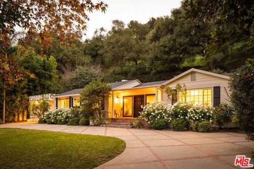 2533 Benedict Canyon Dr, Beverly Hills, CA, 90210-1020 | Card Image