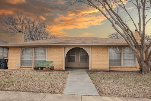 527 Crowley Rd, Arlington, TX, 76012-3401 | Card Image