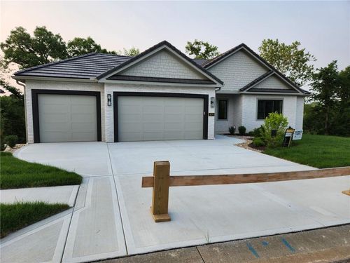 8170 Westlake Dr, Parkville, MO, 64152 | Card Image