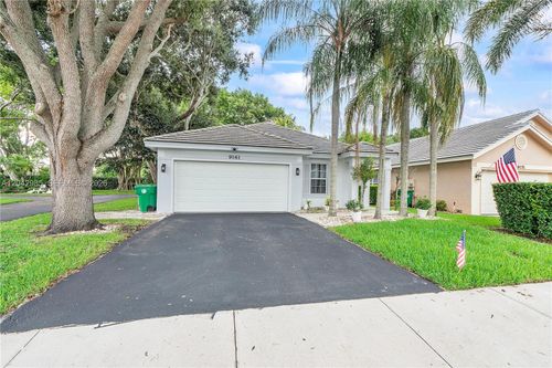 9161 Lake Park Cir N, Davie, FL, 33328-7006 | Card Image
