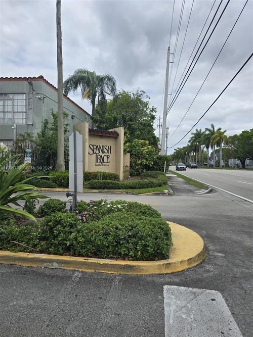 d5-10786 N Kendall Dr, Miami, FL, 33176-1453 | Card Image
