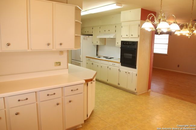 1902 College St, House other with 3 bedrooms, 2 bathrooms and null parking in Junction TX | Image 17
