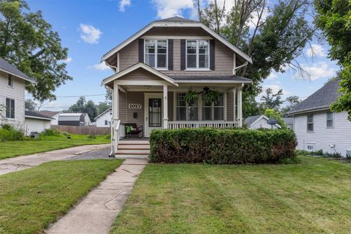 2027 Linn Blvd Se, Cedar Rapids, IA, 52403-1837 | Card Image