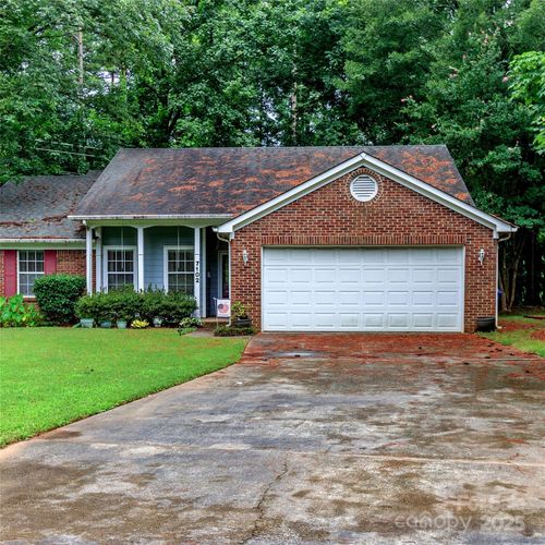 7102 Chattanooga Ln, Mint Hill, NC, 28227-1423 | Card Image