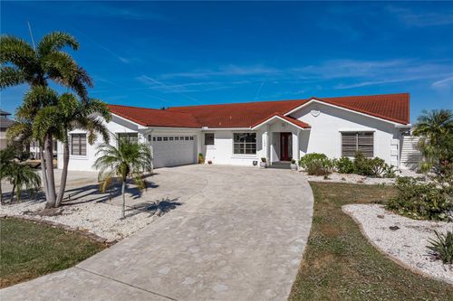 136 Creek Dr Se, PORT CHARLOTTE, FL, 33952-9113 | Card Image