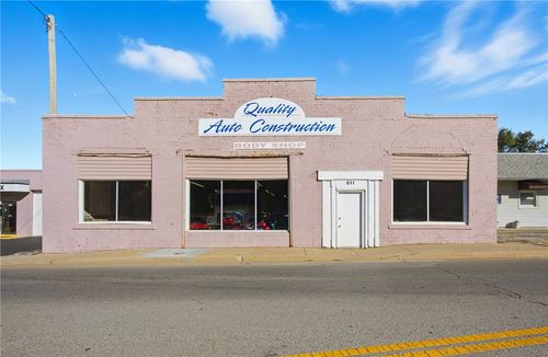 611 Madison Ave, Charleston, IL, 61920-1530 | Card Image