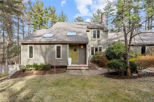 15 Mowry St, Mendon, MA, 01756-1218 | Card Image