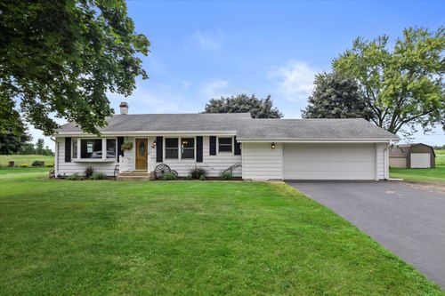 285 N Arlington Ave, North Prairie, WI, 53153-9702 | Card Image