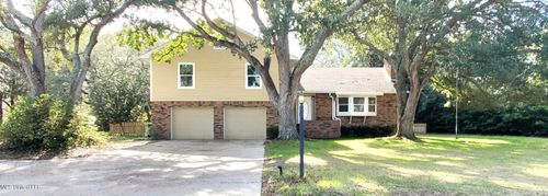 209 Glen Eagles Dr, Ocean Springs, MS, 39564-9043 | Card Image