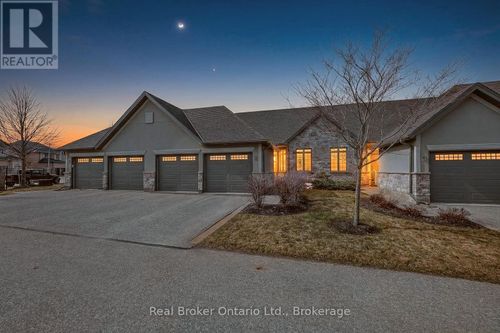 2-247 Munnoch Blvd, Woodstock, ON, N4T0K2 | Card Image