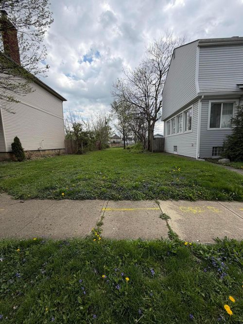 565 E Mithoff St, Columbus, OH, 43206-2830 | Card Image