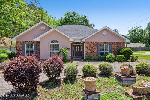 89357 Diamondhead Dr E, Diamondhead, MS, 39525-3647 | Card Image