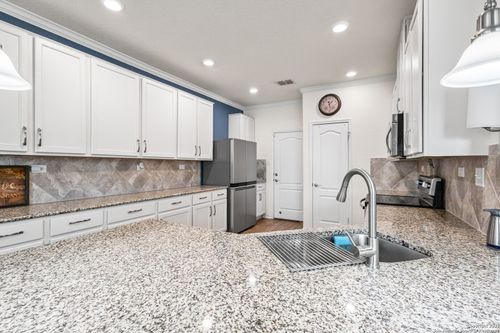 2095 Shire Mdws, New Braunfels, TX, 78130-4297 | Card Image
