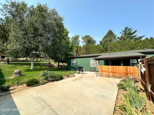 30 Golden Ln, YAKIMA, WA, 98908-8604 | Card Image