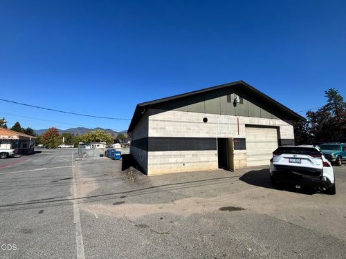 836 Fruitdale Drive, Grants Pass, OR, 97527 | Card Image