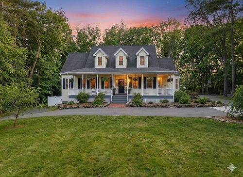 14 Salisbury St, Grafton, MA, 01519-1318 | Card Image