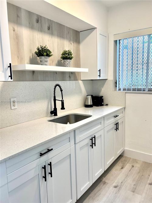 apt-8-825 Euclid Ave, Miami Beach, FL, 33139-5727 | Card Image